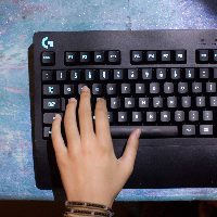 Геймърска клавиатура LOGITECH G213 Prodigy