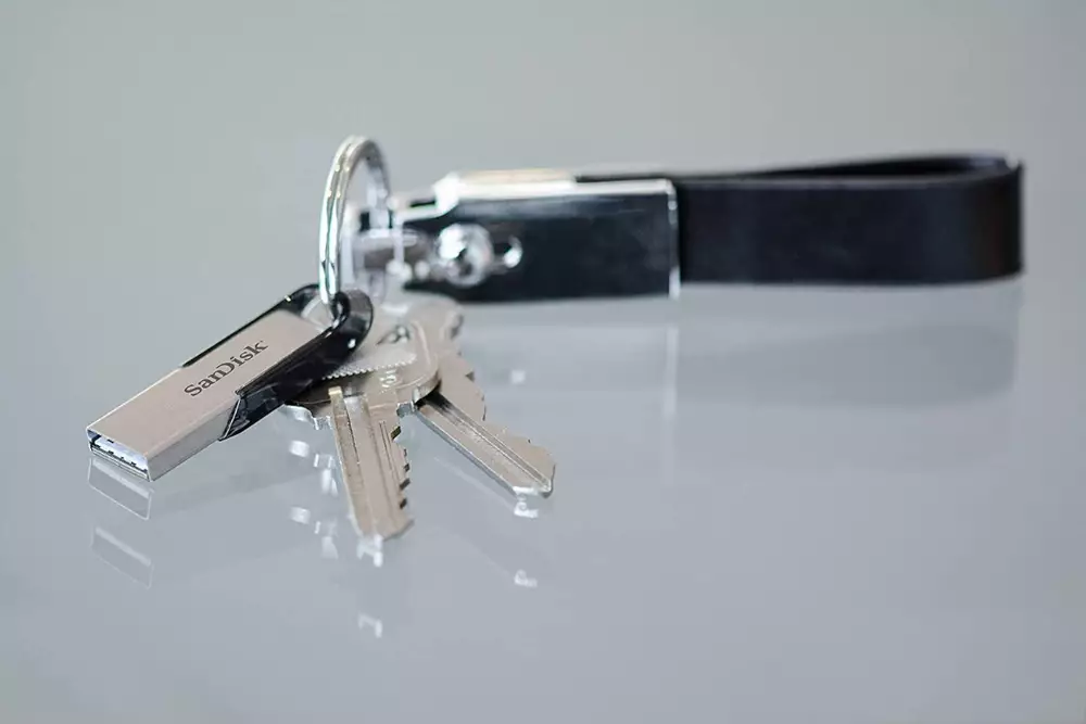 USB памет SanDisk Ultra Flair 512GB USB 3.0 Сребрист