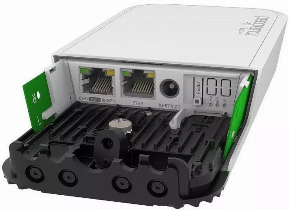 Безжичен Access Point MikroTik RBwAPGR-5HacD2HnD&R11e, 128MB RAM, 2.4 - 5 GHz, 300 - 867 Mbps, RouterOS, LTE kit