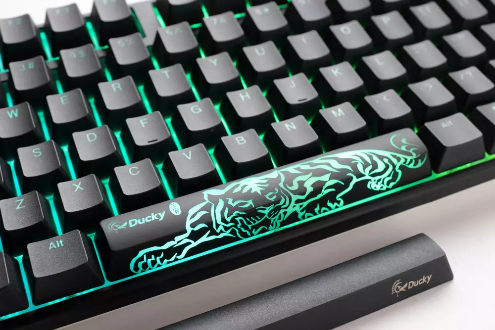 Геймърскa механична клавиатура Ducky One 3 Classic TKL Hotswap Cherry MX Black RGB PBT Keycaps