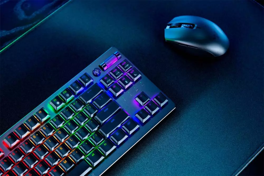 Геймърска клавиатура Razer DeathStalker V2 Pro Tenkeyless Wireless Low Profile Optical Linear Red Switch US - RZ03-04370100-R3M1 