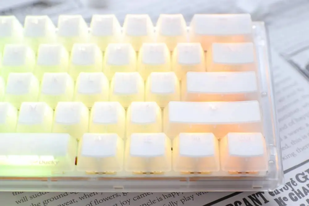 Ducky професионална геймърска механична клавиатура Professional Gaming Mechanical Keyboard One 3 Mini Aura White -  Cherry MX RGB Brown [Tactile]